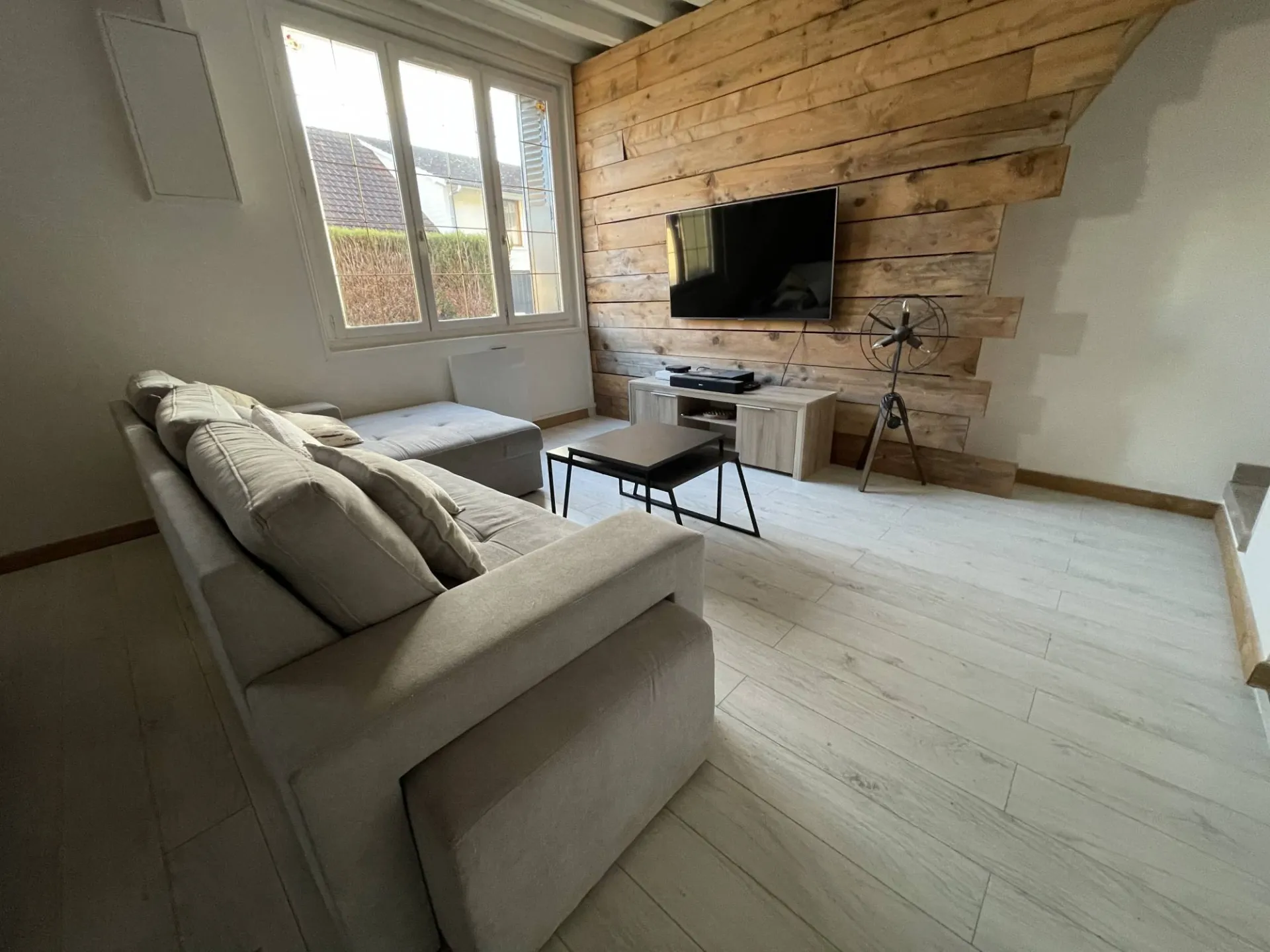 A saisir maison de 107 m²  sur un terrain de 288 m² commune de FRENEUSE 76410