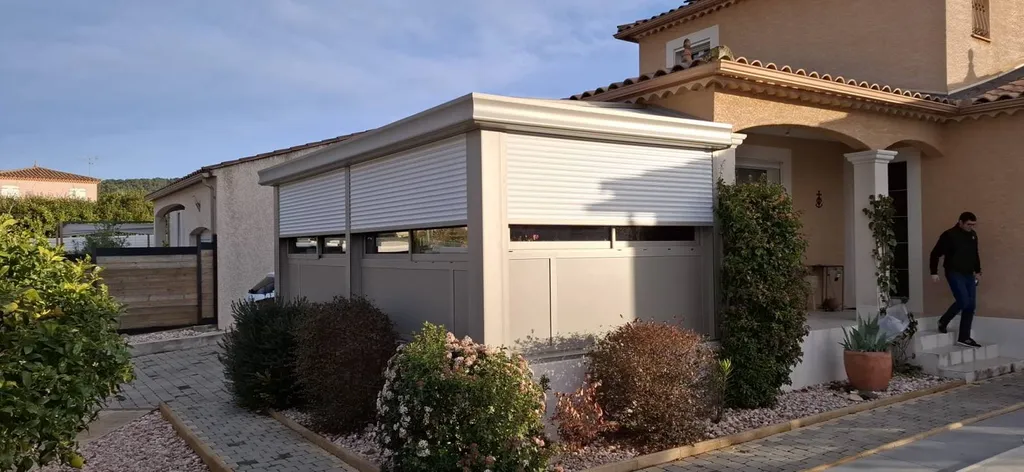 Installation d'une véranda aluminium sur mesure proche de Nîmes entre Parignargues et Saint Dionisy
