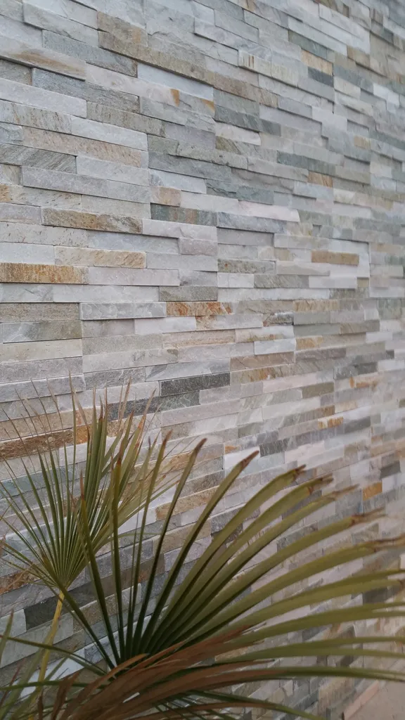 Parement Quartzite multicolor stone wall