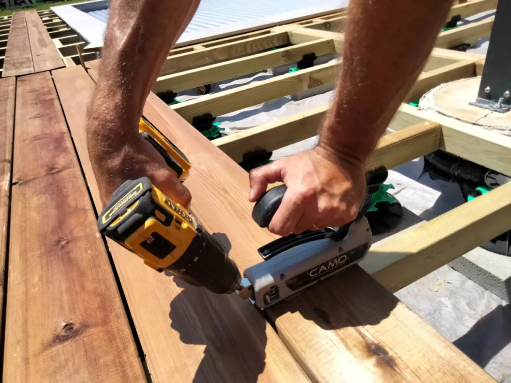 construction terrasse avec une technique innovante sans vis apparente à un prix compétitif à côté d'Archachon