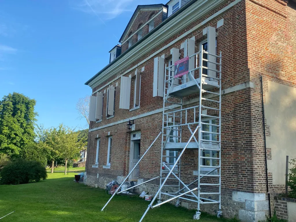 Peinture extérieure, ravalement, volets, fenêtres, portails, colombages...dans tout le Calvados, Eure, seine maritime, eure et Loire et région Parisienne.
