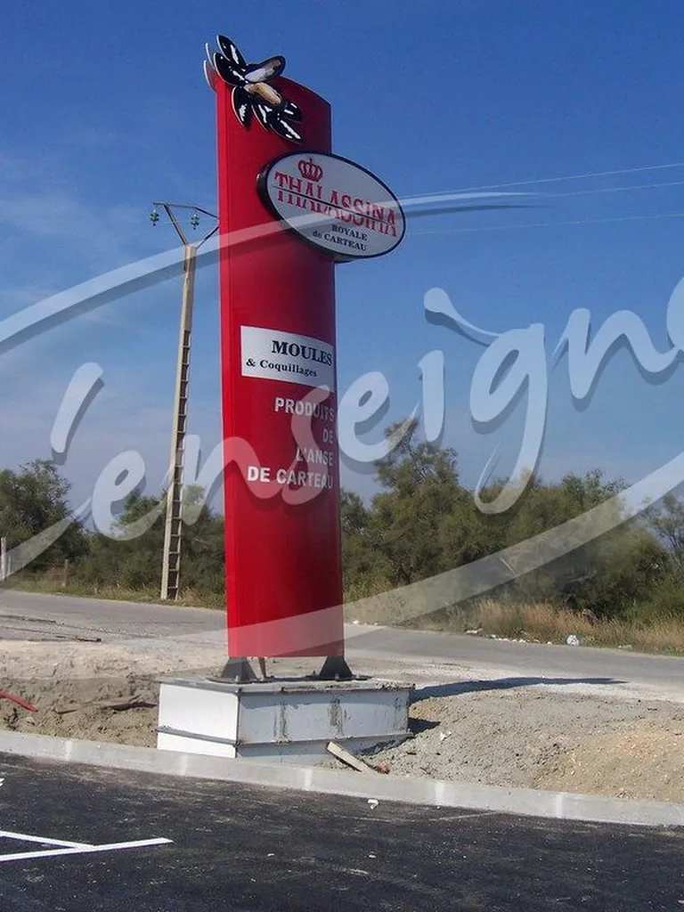 totem incliné lumineux aubagne
