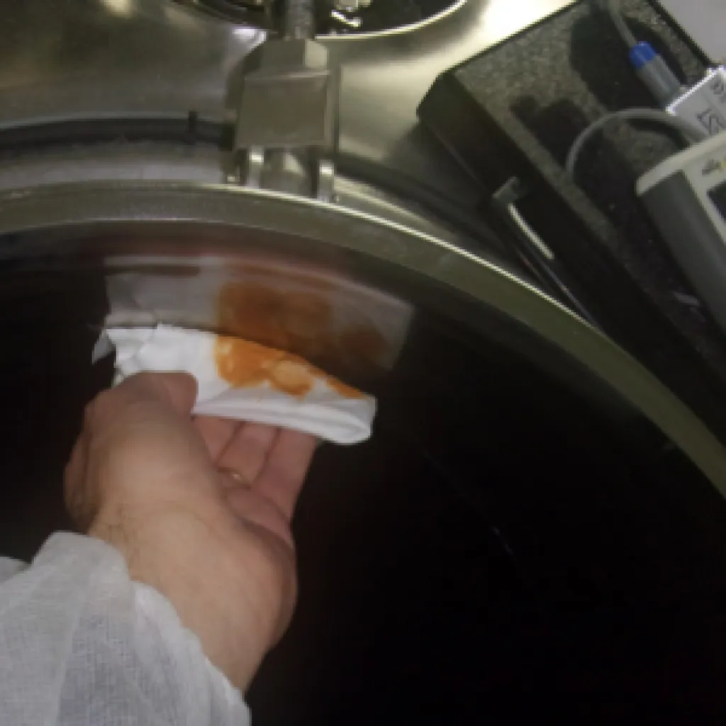 Derouging d'une cuverie en inox milieu pharmaceutique