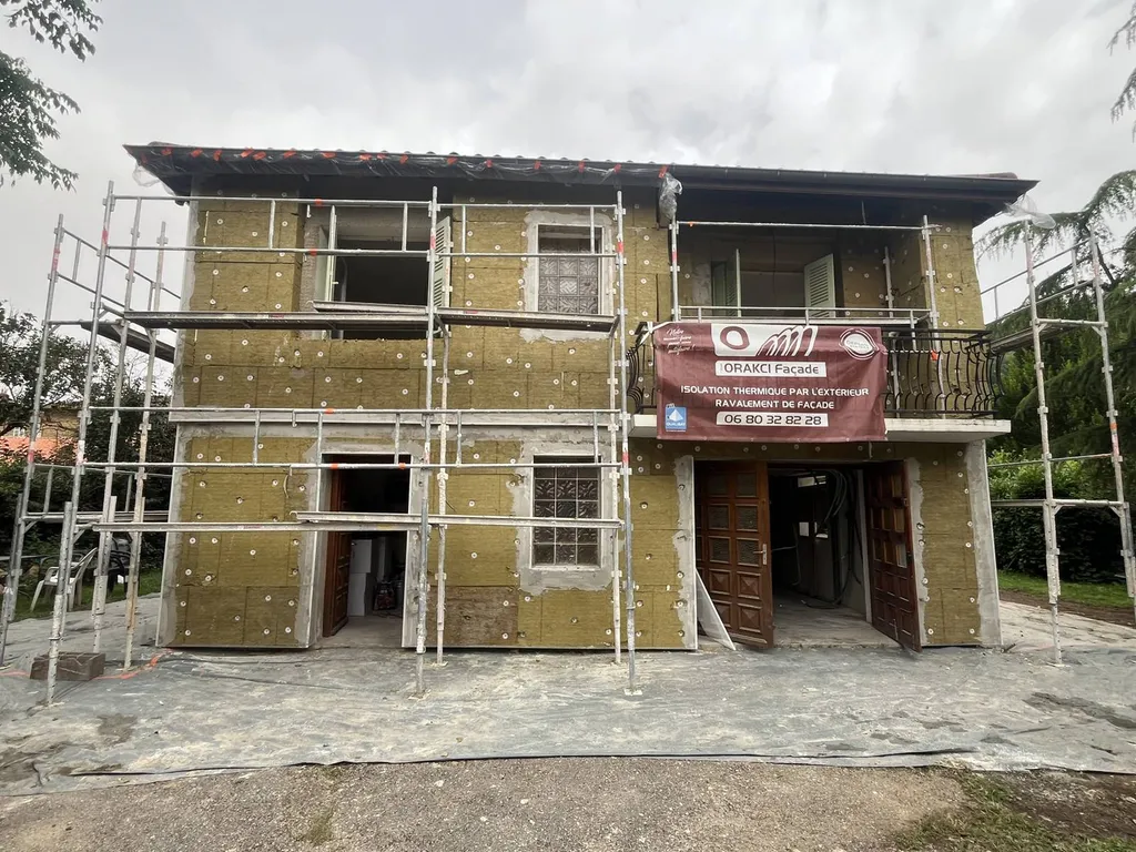 Installation d'une pompe à chaleur à Meyzieu (69) : la solution de chauffage idéale pour un projet de rénovation énergétique dans votre maison