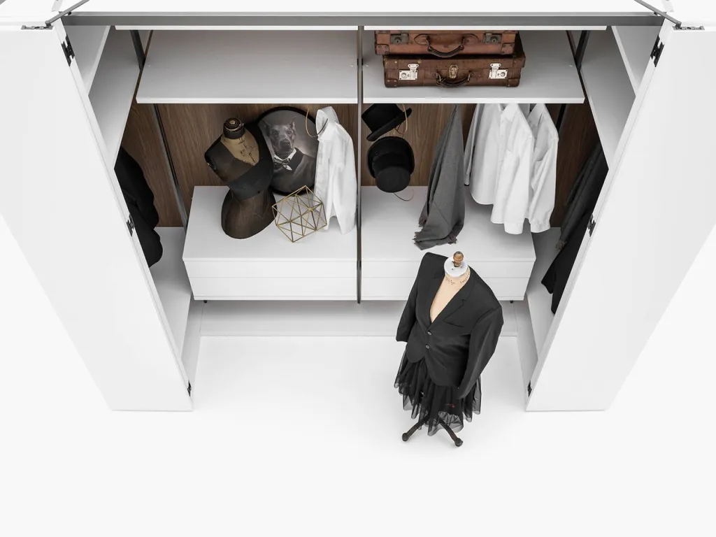 Installation à Sanary sur Mer d'une armoire italienne haut de gamme avec dressing personnalisable