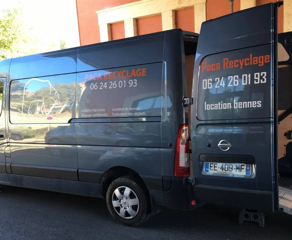 Véhicule pour collecte de papiers Paca Recyclage