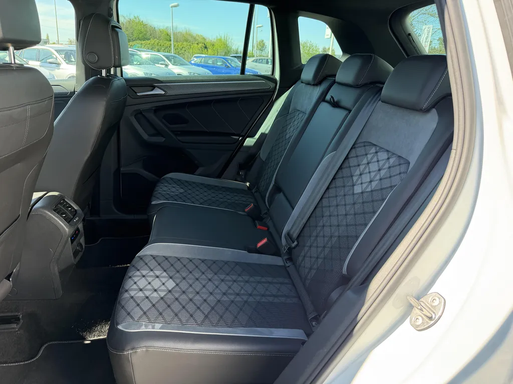 Volkswagen Tiguan d'occasion eHybrid R-Line 245ch en vente chez votre concessionnaire auto à proximité de Le Havre