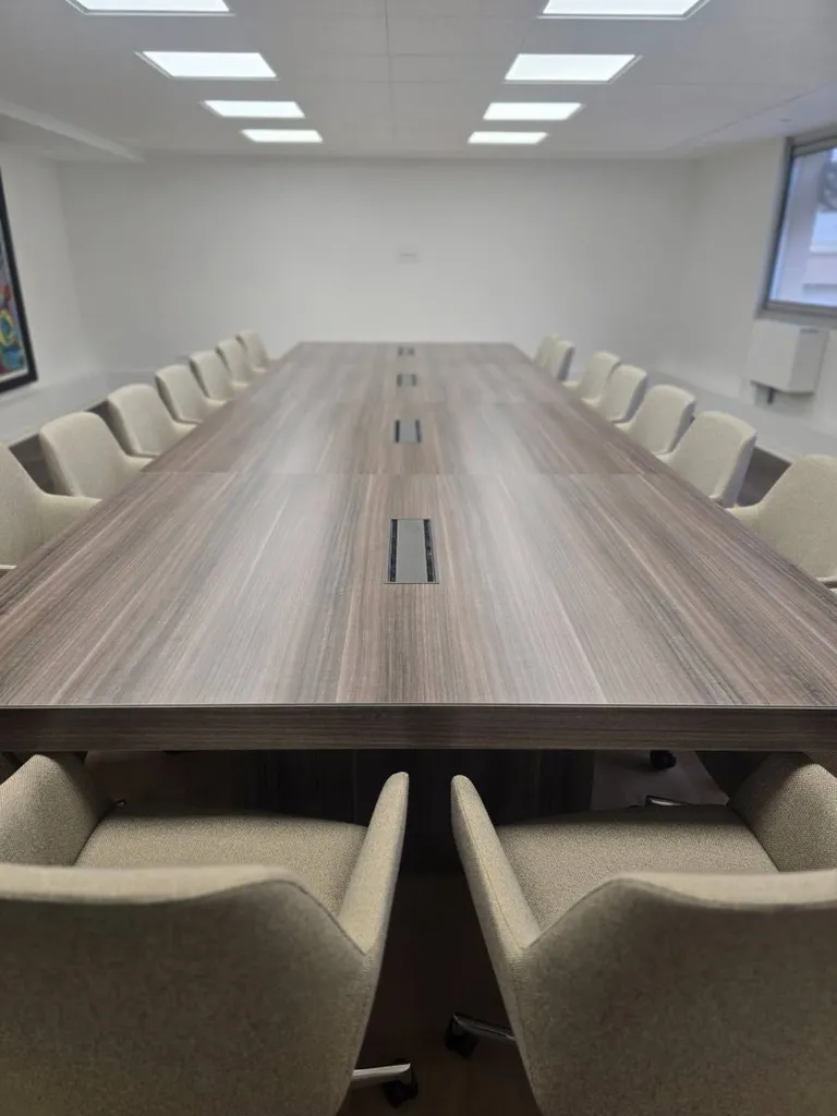 Vente et installation d'une table haut de gamme et contemporaine T45 à Nîmes