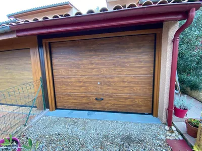 Porte de garage sectionnelle à refoulement plafond Floirac proche Bordeaux, installation sur mesure