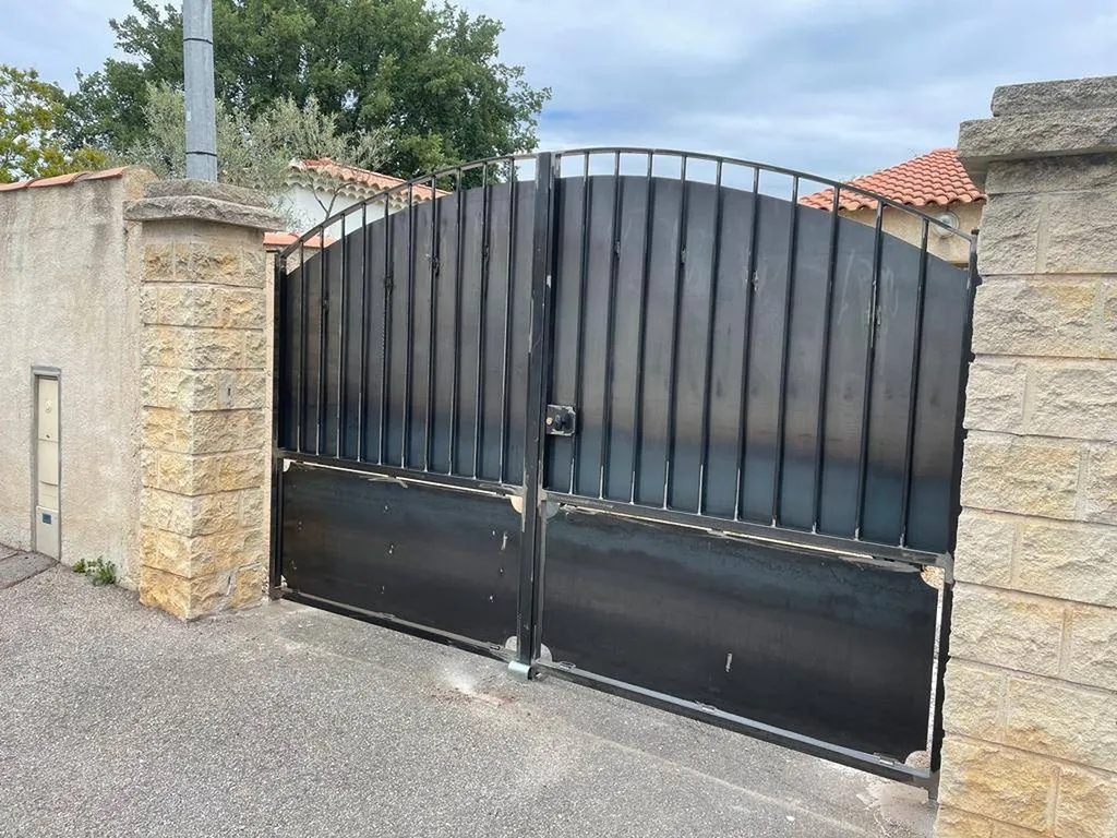 portail en acier sur mesure les pennes mirabeau