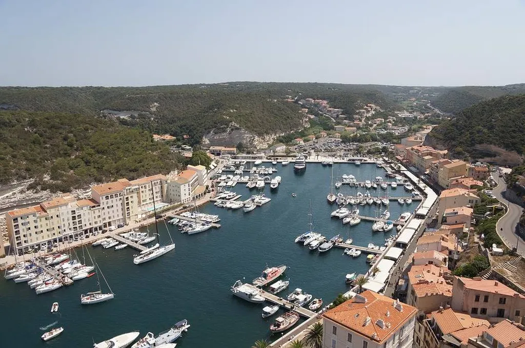 Comment expédier de la marchandise au port d'Ajaccio ?