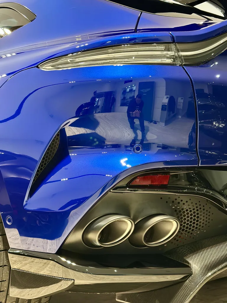 Traitement céramique Aston Martin DBX proche Brignais 