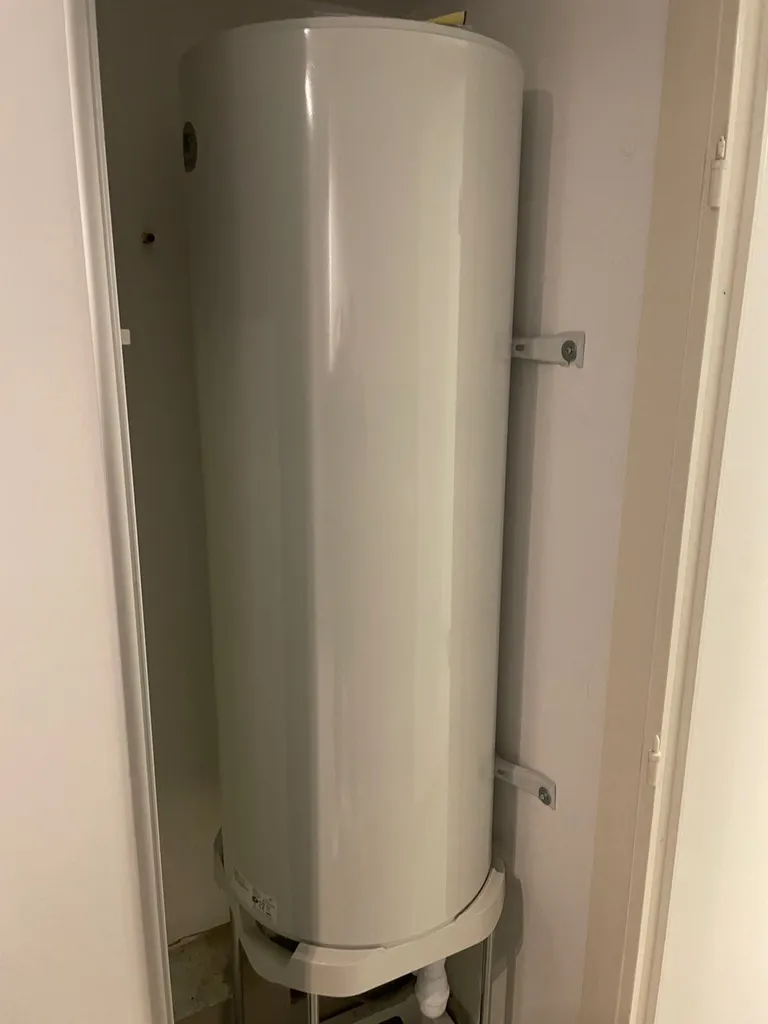 Chauffe eau remplacé suite à une fuite d'eau à Villeurbanne proche de Lyon