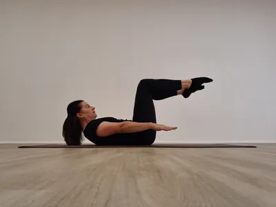 Pilates pour débutant avec exercices simples pour tonifier le corps améliorer la posture et retrouver une activité physique douce et progressive près de Bordeaux