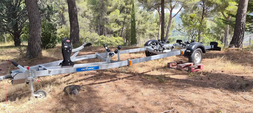 Semi-rigide d'occasion Sunrider 650 avec remorque Bandol