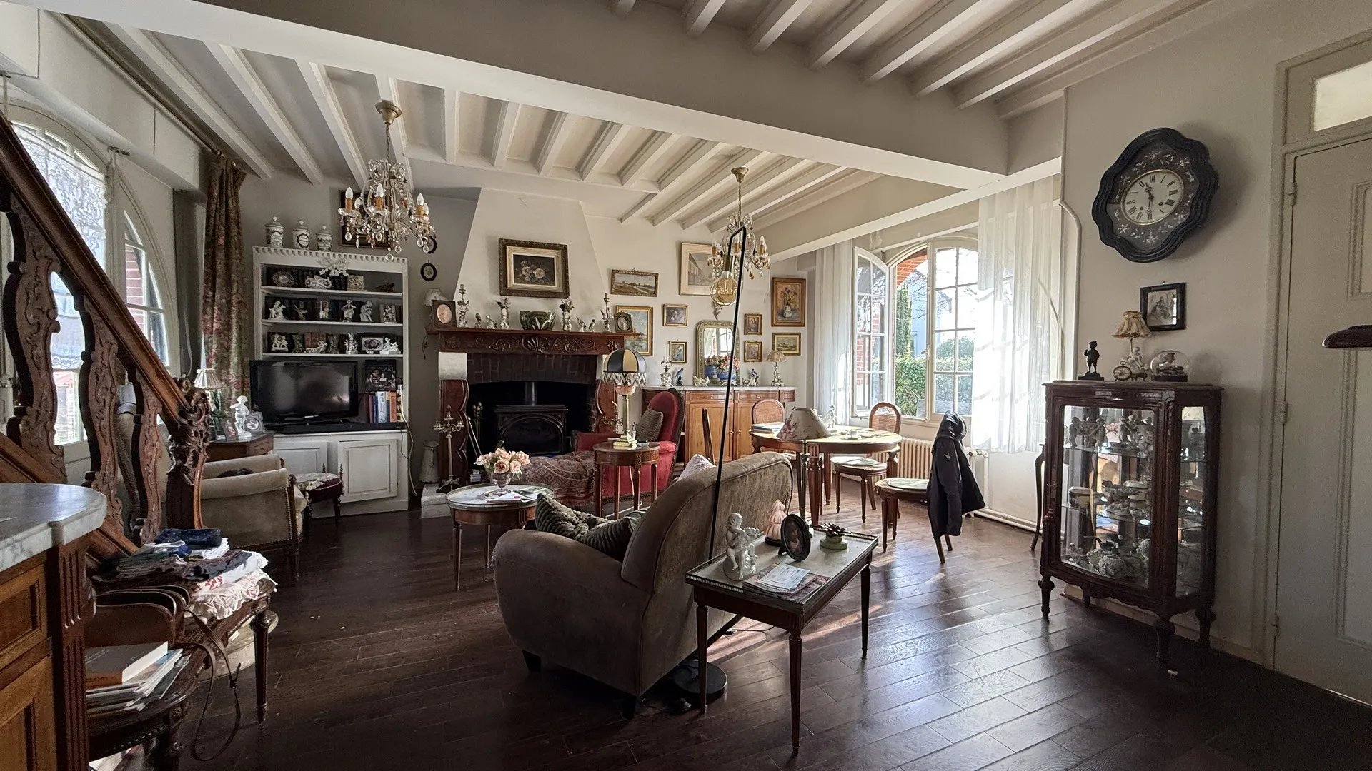 Ce bien immobilier à vendre à Dieppe 76200 bénéficie d’un emplacement recherché, à proximité du centre-ville et du littoral.
