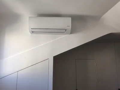 installation d'un système de climatisation réversible bi split Atlantic 