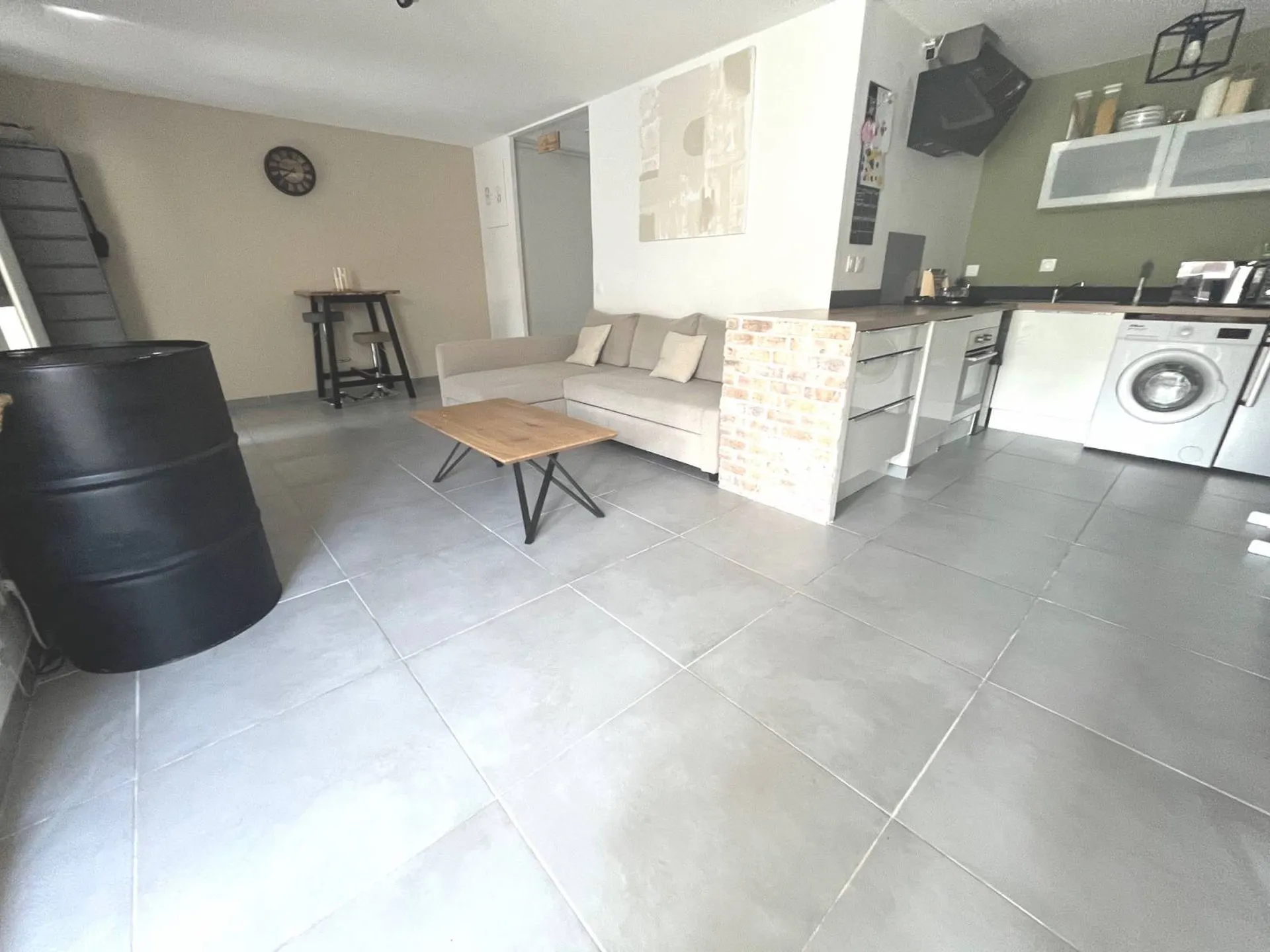 A vendre appartement Type 2 Roquefort la Bedoule dans le village, en rez-de-chaussée, terrasse et garage