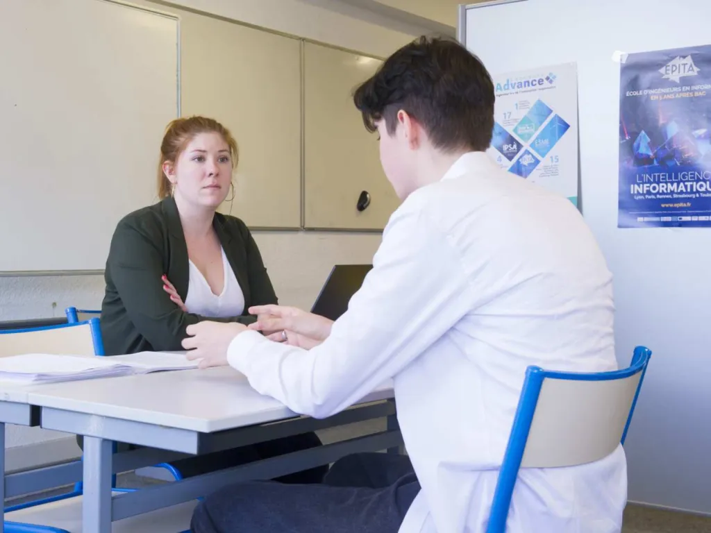 photographe pour école d'ingénieurs EPITA Lyon entretient avec un candidat du concours advance