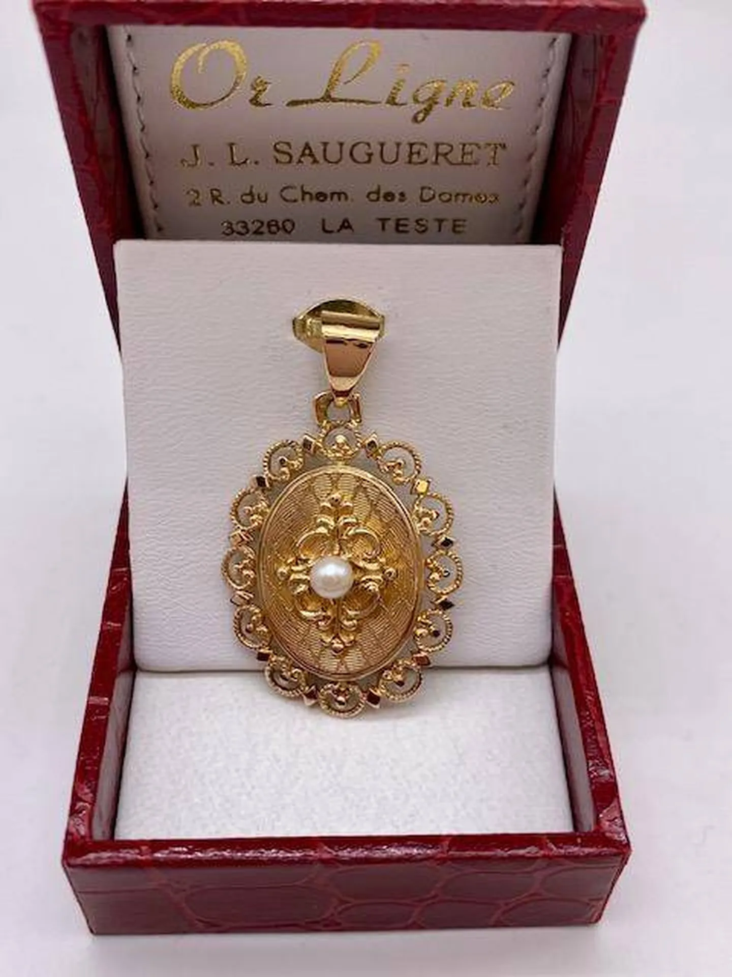 Pendentif cassolette en or 750/1000ème et perle de culture en dépôt vente chez la bijouterie Or Ligne à La Teste de Buch près de Biscarrosse