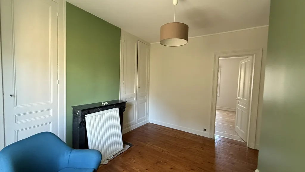Rénovation de peinture intérieure d’un appartement en centre-ville du Havre réalisée par VISUEL PEINTURE.