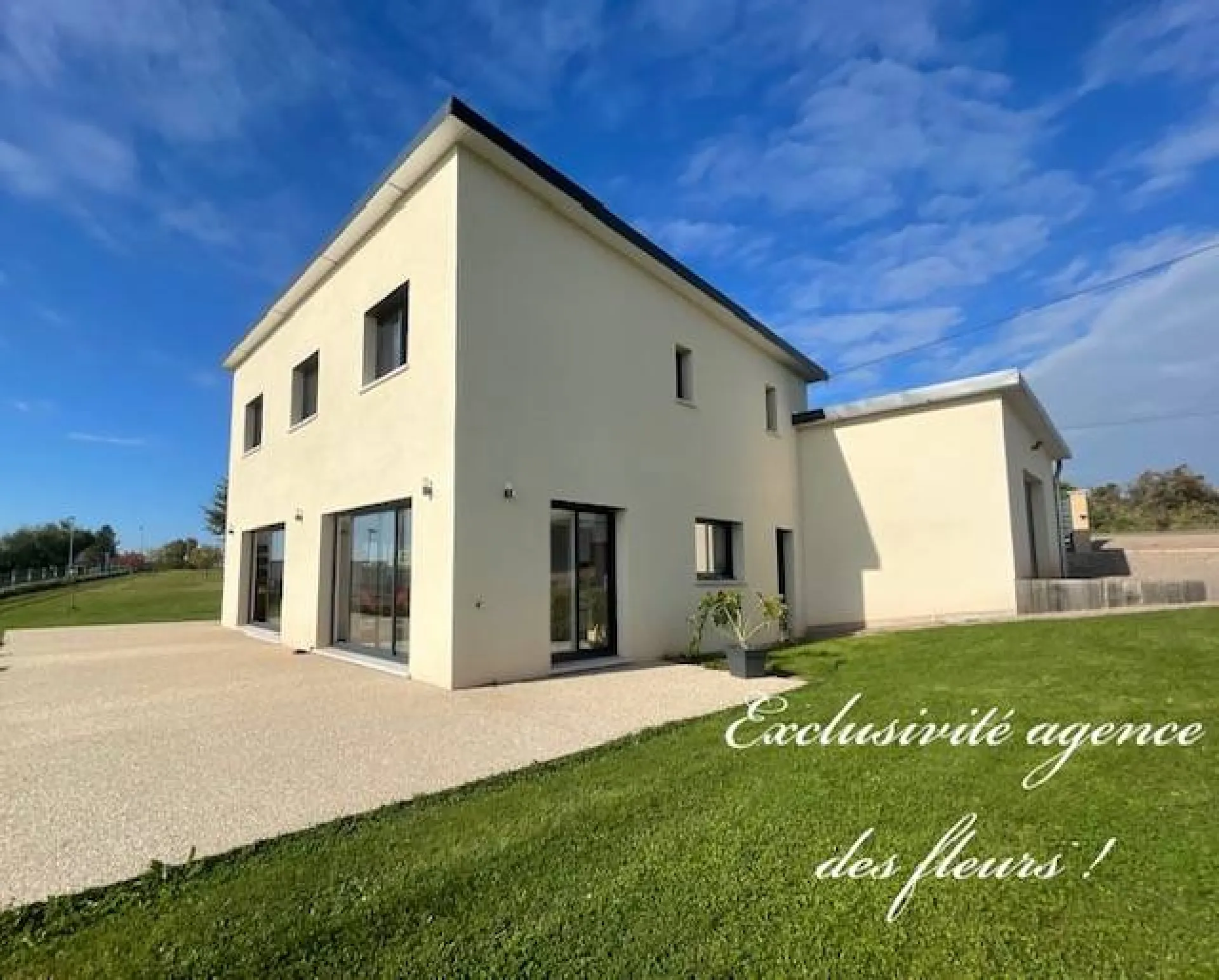 JE RECHERCHE UNE MAISON CONTEMPORAINE