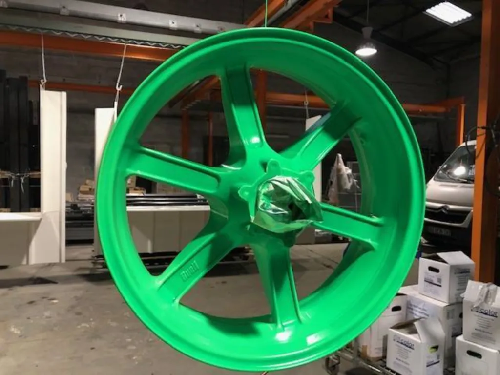 Covering de voiture : tuning de votre voiture avec personnalisation des jantes colorées à Marseille