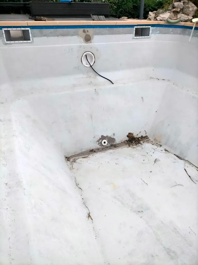 Réfection d'étanchéité de piscine dans les Bouches-du-Rhône – remise en étanchéité de bassin vidé et reprise autour des pièces à sceller à Aix-en-Provence