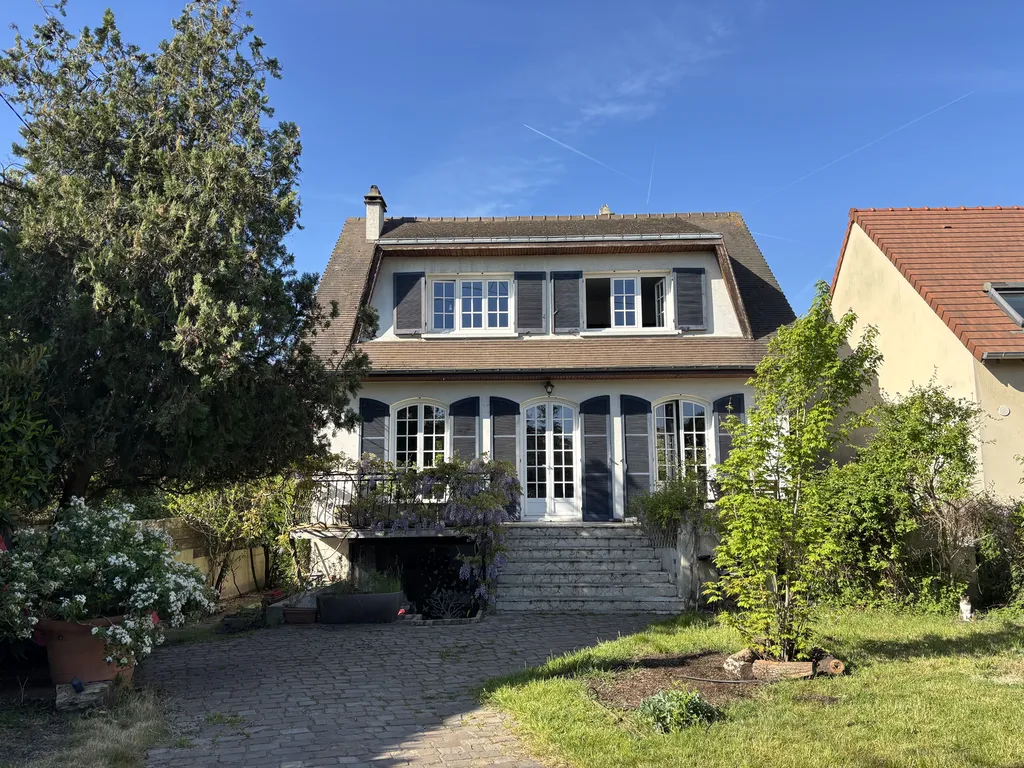 Une charmante maison à louer meublée dans un secteur paisible de Chatou disponible dès le mois de septembre 2026