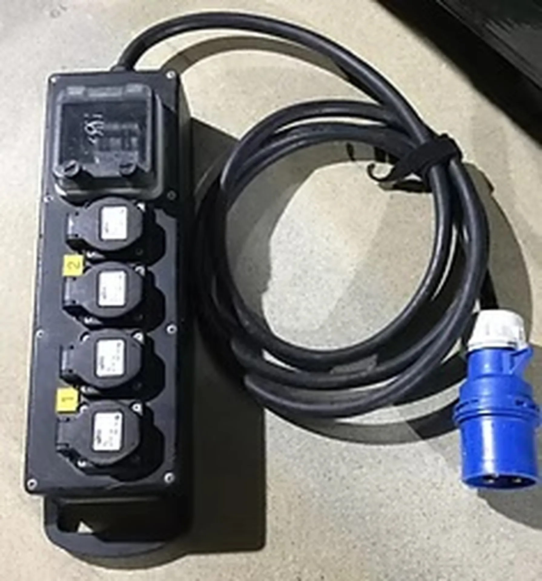 DISTRIBUTEUR 32A MONO VERS 4 PRISES 16A MONO