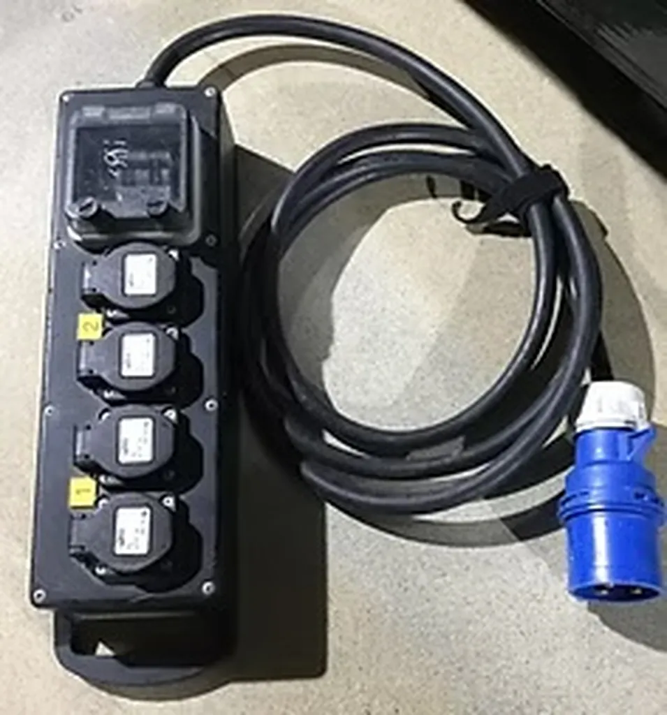 DISTRIBUTEUR 32A MONO VERS 4 PRISES 16A MONO