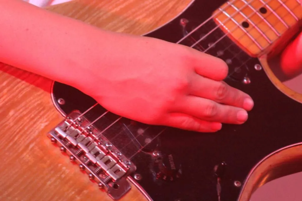 jouer de la guitare électrique
