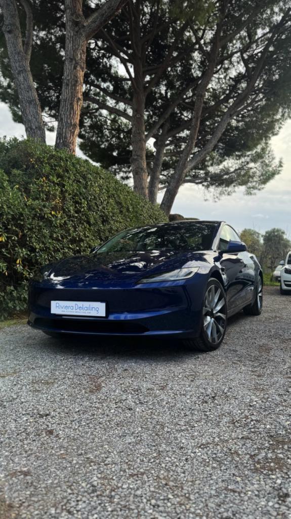 Polissage carrosserie et traitement céramique Gtechniq Tesla Model 3 highland à Antibes.
