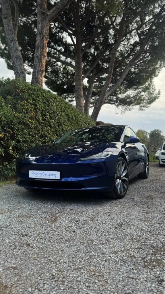 Polissage carrosserie et traitement céramique Gtechniq Tesla Model 3 highland à Antibes.