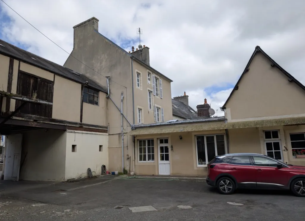 LOCAUX MIXTE À VENDRE