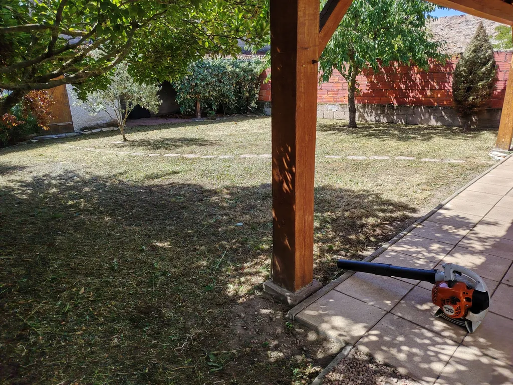 Tarif tonte de pelouse 150m2 par un paysagiste à Roanne