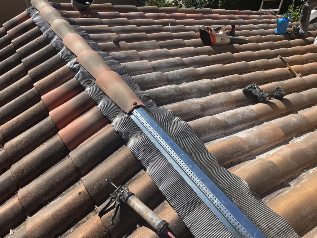 Changement de Faîtage et rive avec nettoyage de toiture sur Bouc-Bel-Air près de Aix en Provence