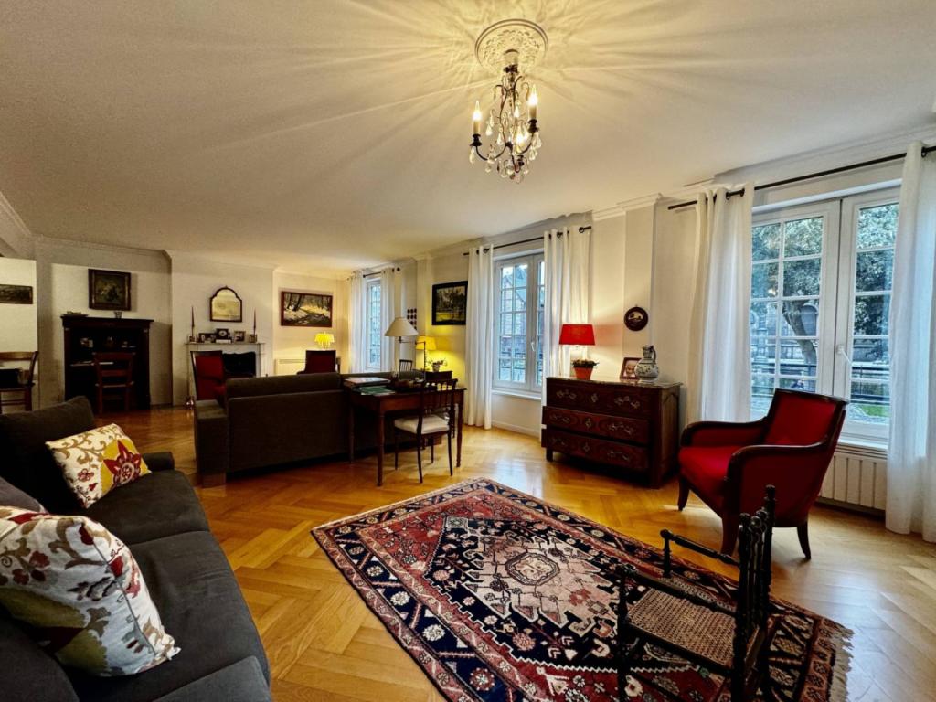 Acheter un appartement de 4 pièces avec 2 chambres et un parking