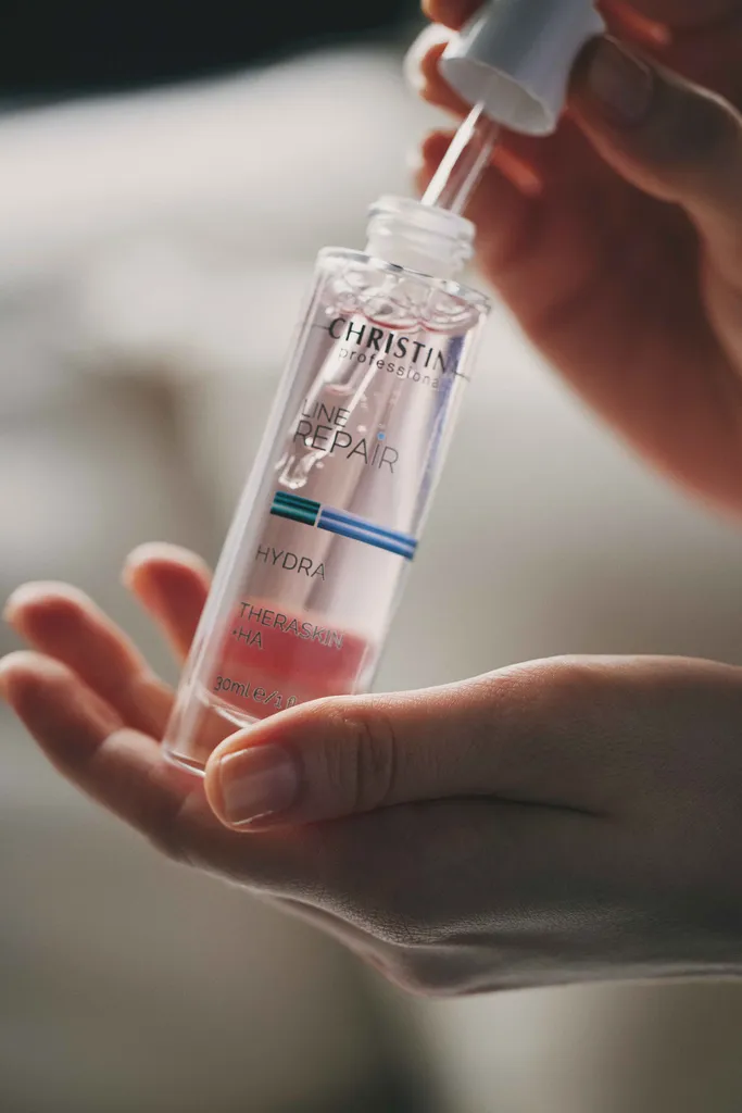 Soin visage Line Repair Christina au Centre Aglaé à Pertuis, traitement éclat et vitalité pour raviver les peaux ternes et fatiguées.