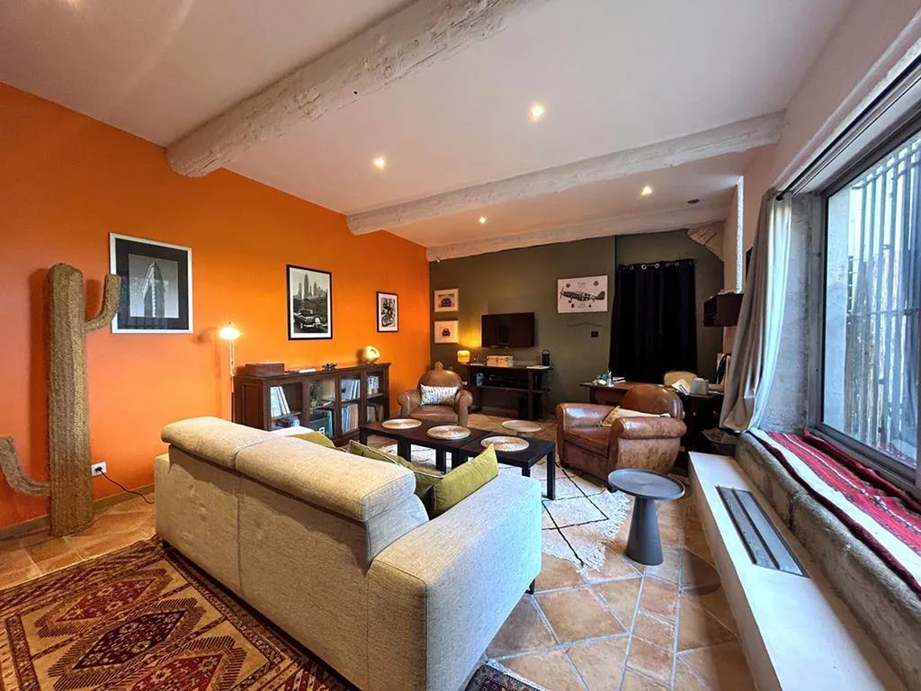 Maison de ville au cœur du centre historique, garage, terrasse, vue Mont Ventoux   