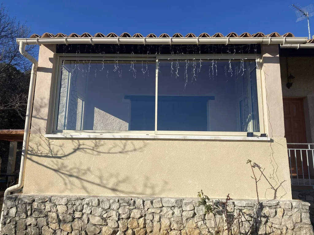 Installation d'une fermeture de terrasse en aluminium à Montsalier