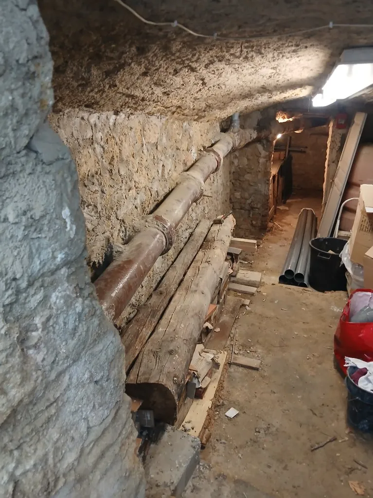Comment se déroule la reprise d'une canalisation vers une cave? Besoin de remplacer votre canalisation faites appel à Assainissement de Provence