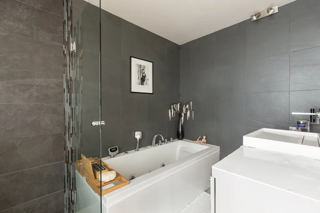 A vendre en dernier étage avec terrasse et excellent état général - Jeval / Convention Paris 75015