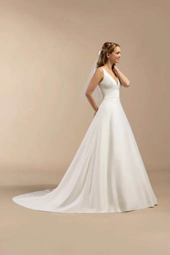 robe de mariée sobre à Marseille