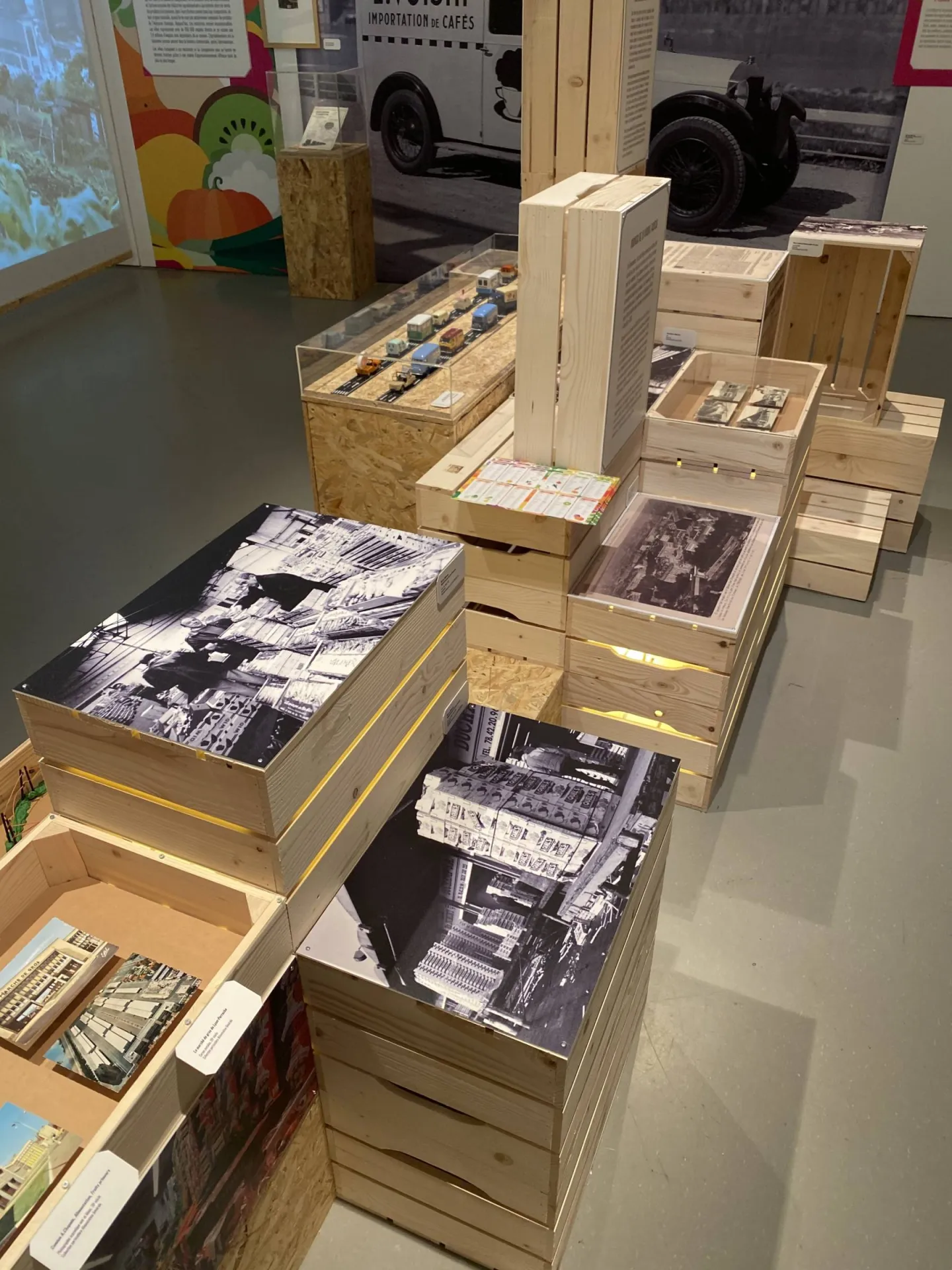 “Tous à table !”, l’exposition imprimée à la Bibliothèque Municipale de la Part-Dieu par AGG PRINT