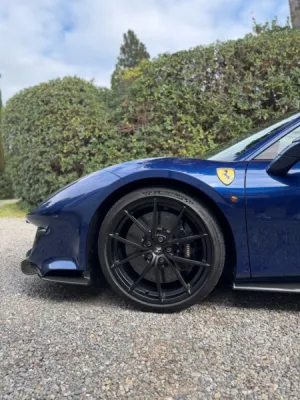 Spécialiste de la pose de film PPF sur voitures de luxe, Ferrari, Porsche, et autres marques à Saint‑Laurent‑du‑Var