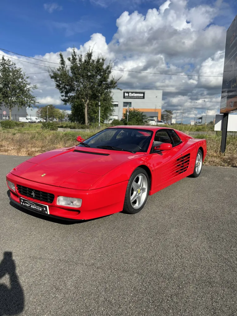 Lustrage et nettoyage complet sur une Ferrari 512 TR - Le Mans 72.