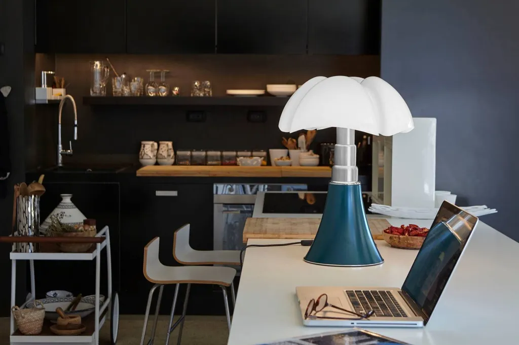 Lampe Pipistrello bleu de salon plusieurs couleurs à côté de La Garde83400 hyères