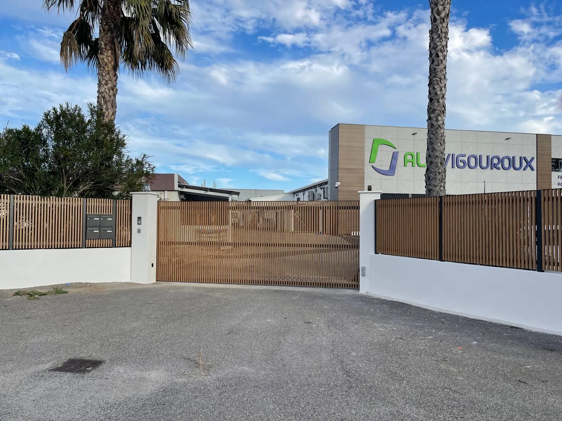 Fabricant installateur portails - Menuiseries Alu et PVC - Volets -  Pergolas à Marignane