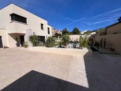 Création d'un espace de stationnement par l'équipe Carré Vert